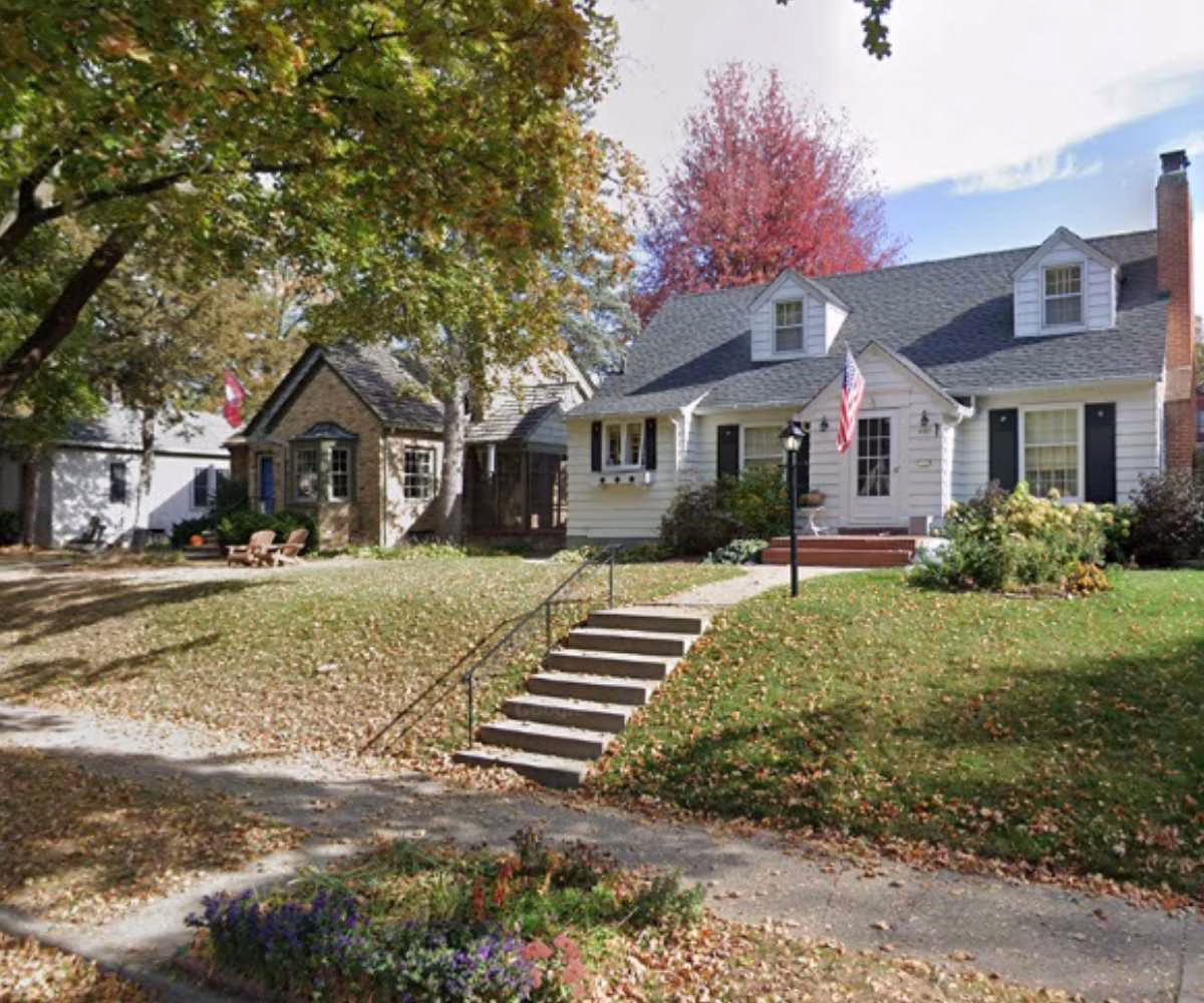 A row of houses in the Linden Hills neighborhood of Minneapolis, MN.
