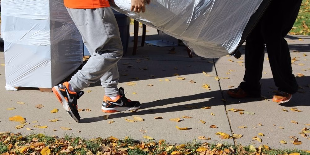 A College Muscle Movers crew moving in the fall in Minnesota